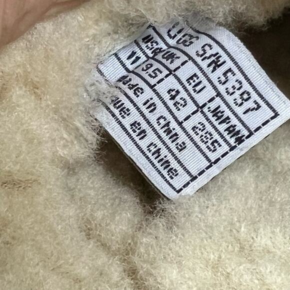 UGG Black and Cream Women's Slippers - Picture 7 of 11